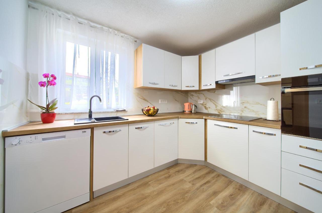 Apartment Mladen Krk Town Eksteriør billede